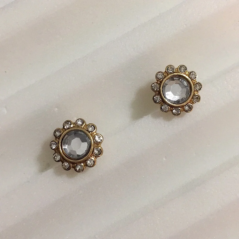 Scalloped halo button earrings